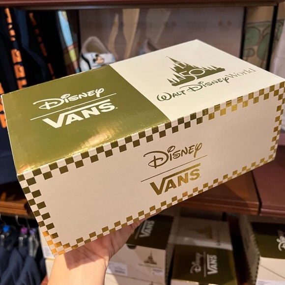 NWT Mickey Mouse VANS Old Skool V Sneakers (Child)
New in original box - Picture 6 of 12